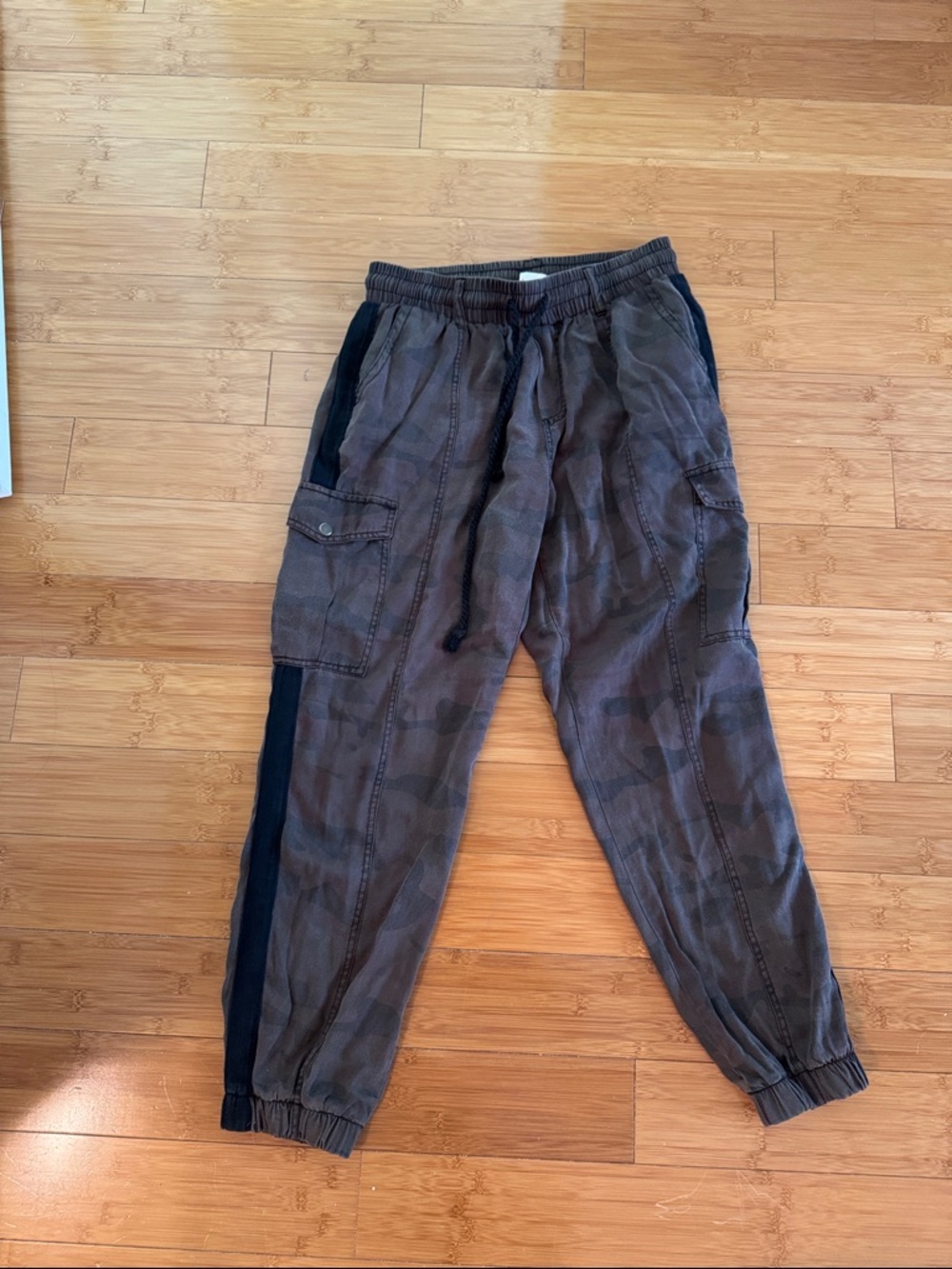 Vintage Havana Women's Cargo Joggers in Charcoal and Black
